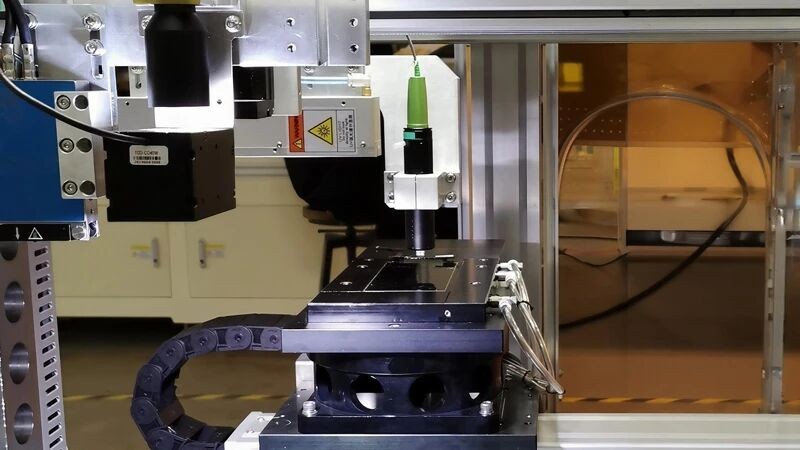 LightE Chromatic Confocal Sensors Enable Positioning Guidance for Dispensing Machines